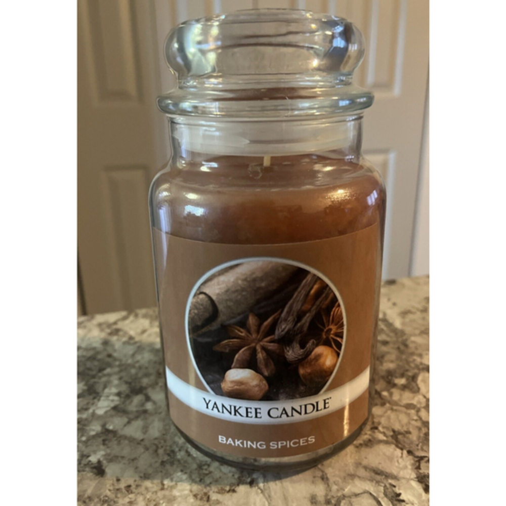 VTG Yankee Candle Baking Spices Scented Candle 22 Ounce Jar New-Retired Scent